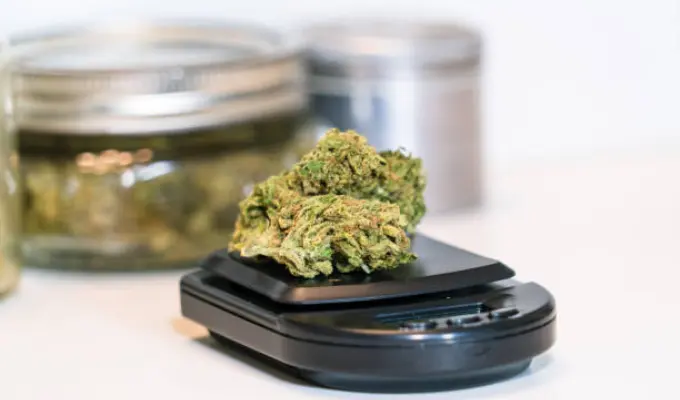 how many grams in a quarter